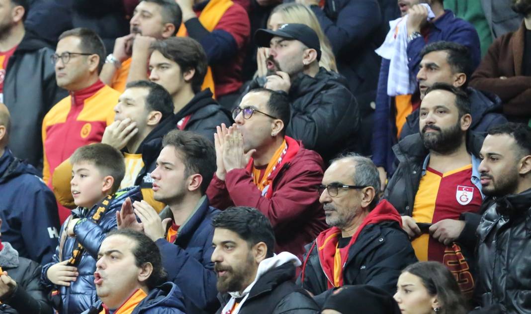 Galatasaray'ın muhteşem geri dönüşünden çok özel resimler: Tribünler şov yaptı 42